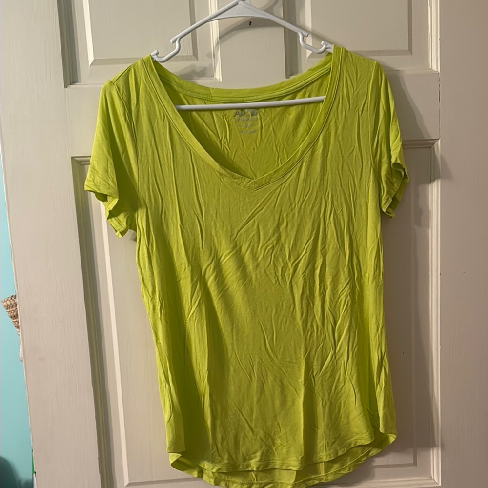 Apt. 9 Vivid Green Short Sleeve Tee